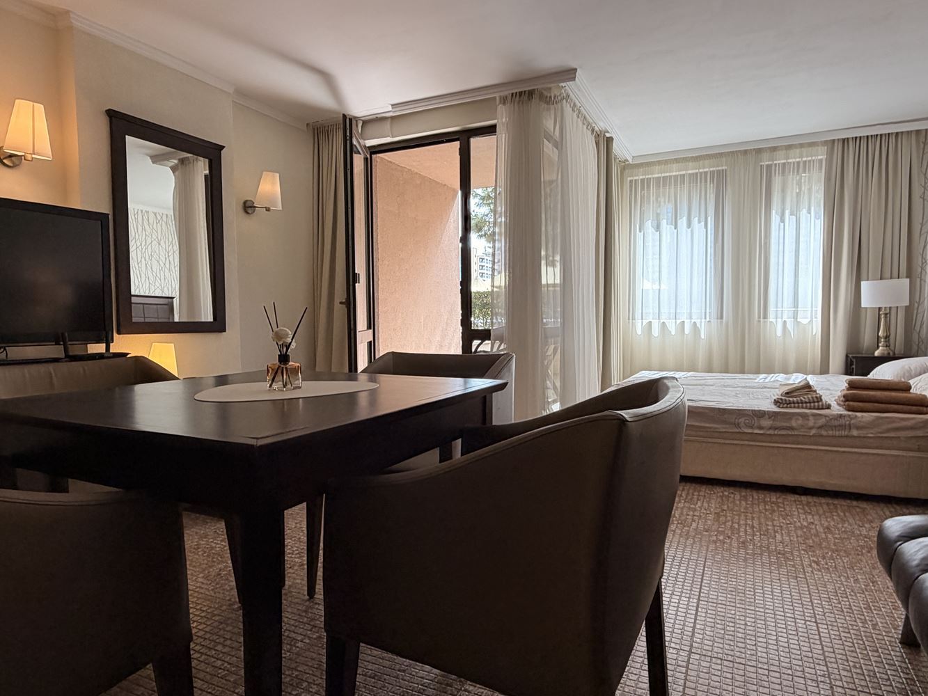 Exklusives Studio mit Garten und direktem Poolzugang – 100 m vom Meer in Sonnenstrand