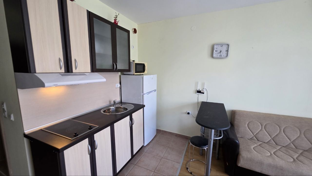 Praktisches und gemütliches Studio in Sonnenstrand – Komfort und Ruhe mit Blick auf den Pool