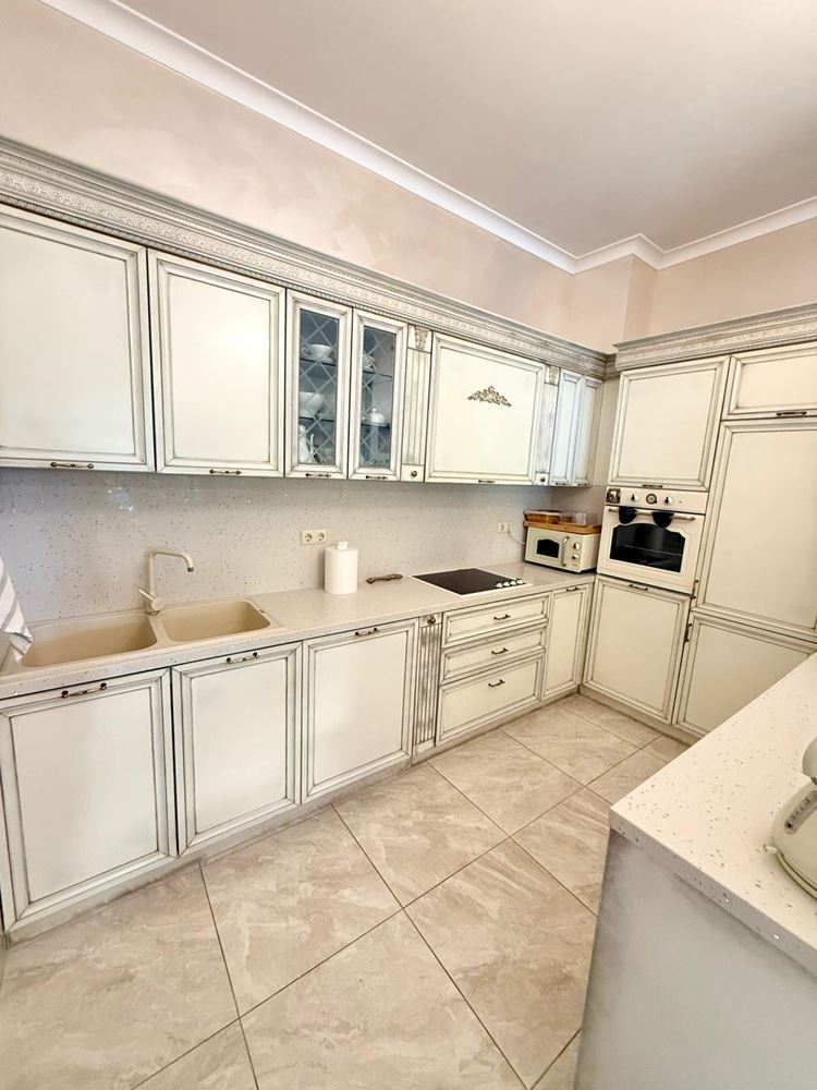 Luxuriöses Maisonette-Apartment mit großzügiger Veranda und Poolblick in Sveti Vlas