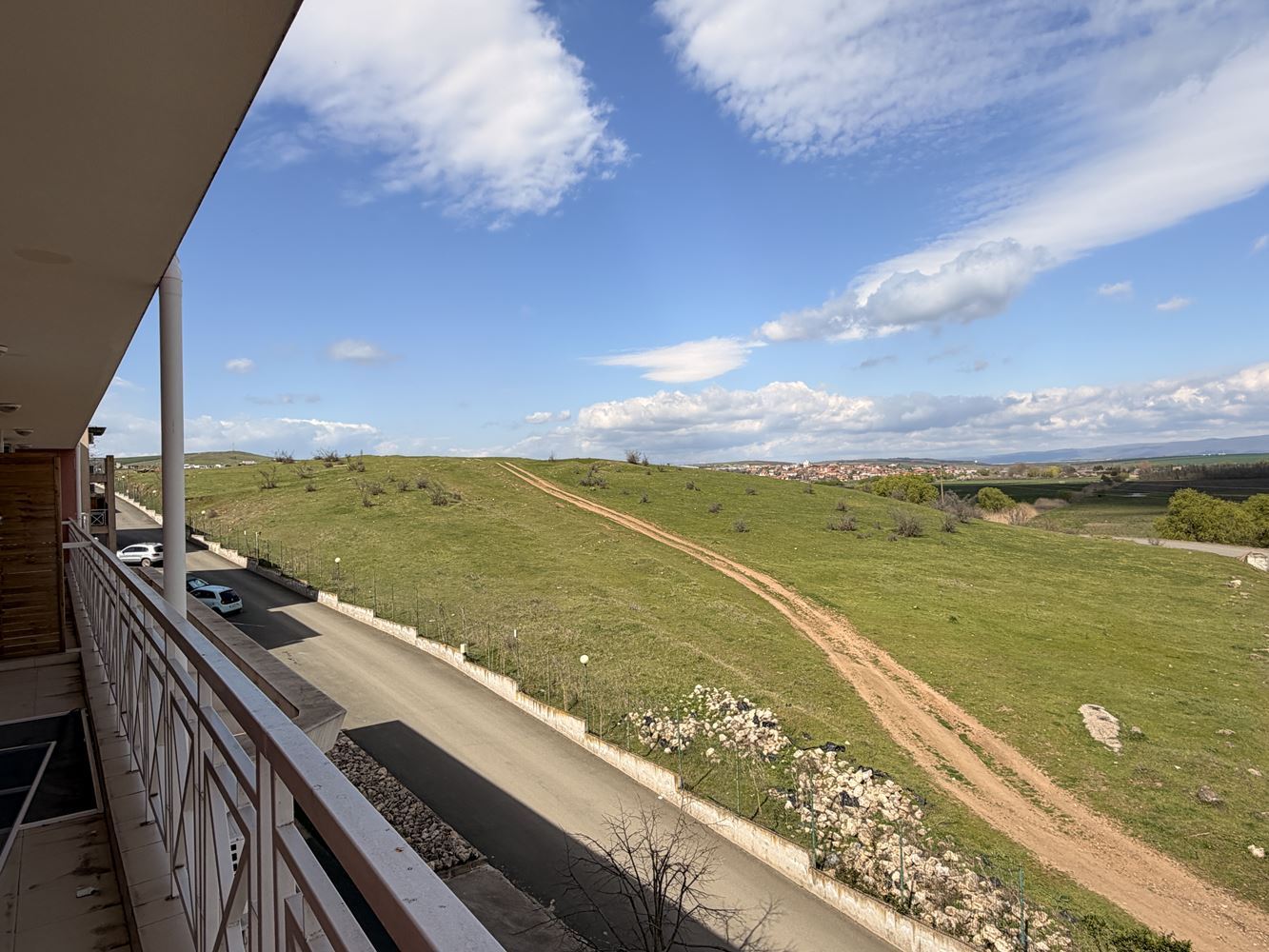 Drei-Zimmer-Wohnung mit Panoramaterrasse am Stadtrand von Sunny Beach – Komfort, Ruhe und Stil