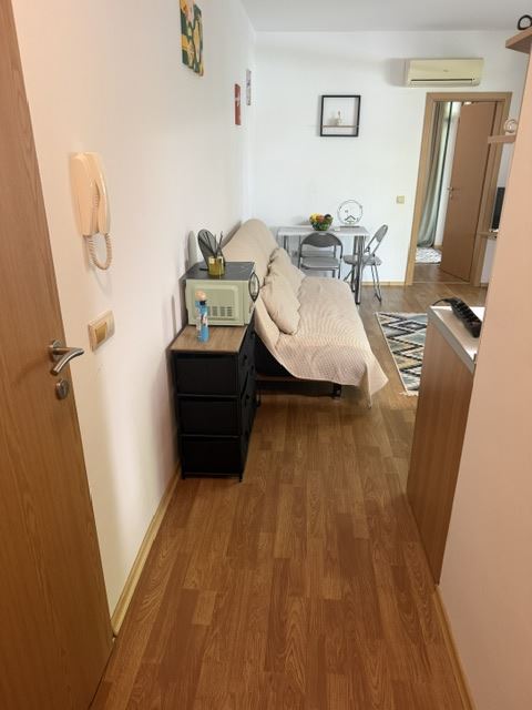 Komfort und Ruhe am Meer – geräumige Zweizimmerwohnung mit einem Schlafzimmer in Aheloy