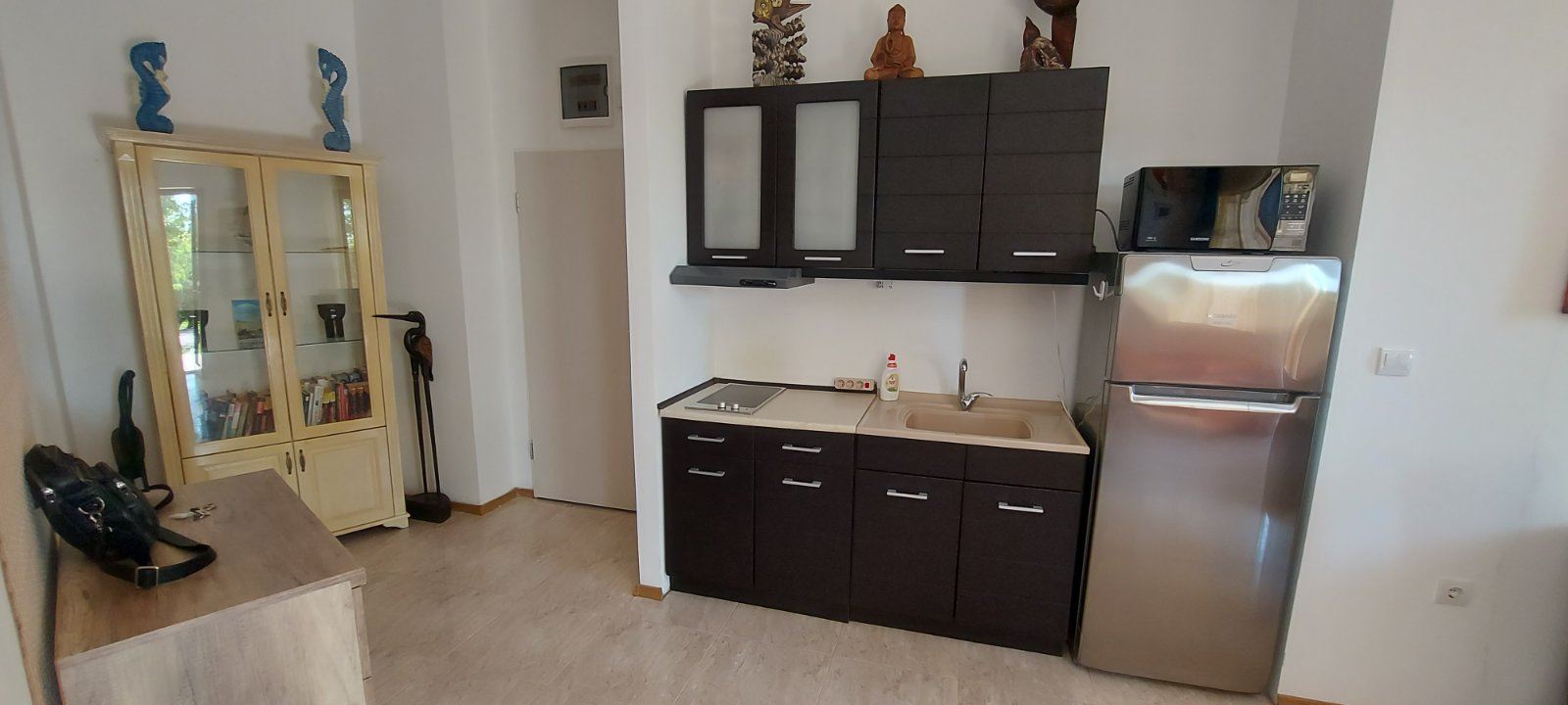Erste Meereslinie in Aheloy – Wohnung mit einem Schlafzimmer, Panoramablick auf das Meer, eigenem Garten und hervorragenden Annehmlichkeiten