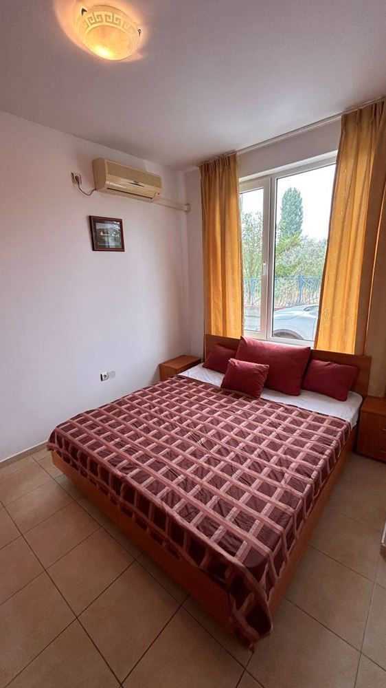 Geräumige 3-Zimmer-Wohnung mit zwei Schlafzimmern in einer geschlossenen Anlage in Sonnenstrand