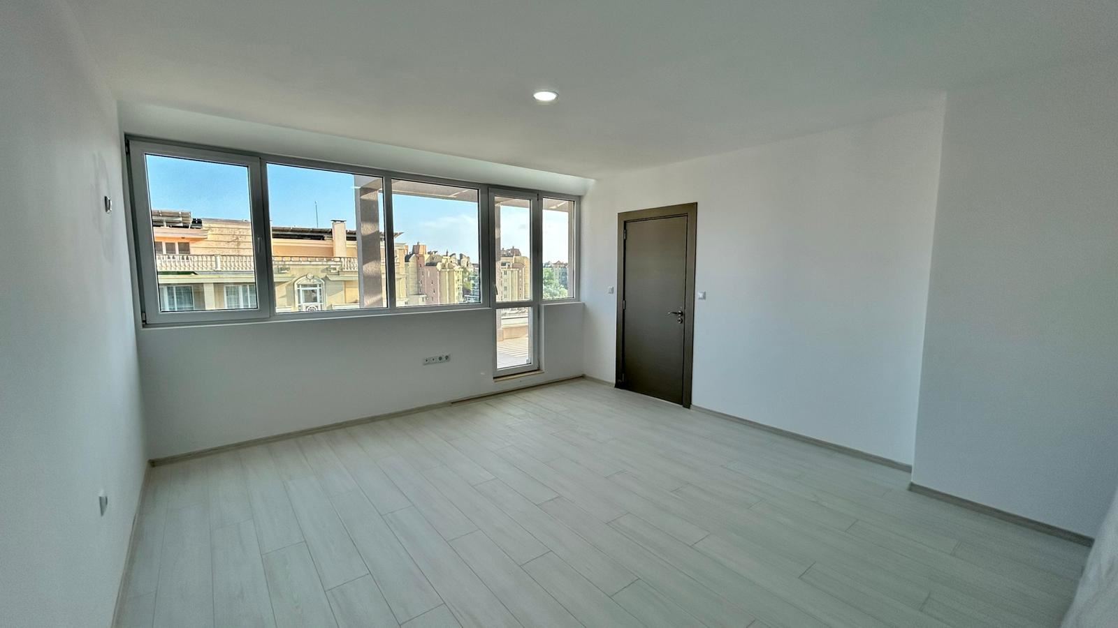 Sonnenstrand – neue Drei-Zimmer-Wohnung (Apartment mit zwei Schlafzimmern) mit großer Terrasse und Poolblick