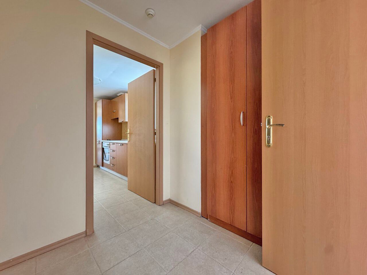 Exklusive Ein-Schlafzimmer-Wohnung in erster Meereslinie in Pomorie – Luxus, Prestige und eine Investition mit sofortiger Rendite