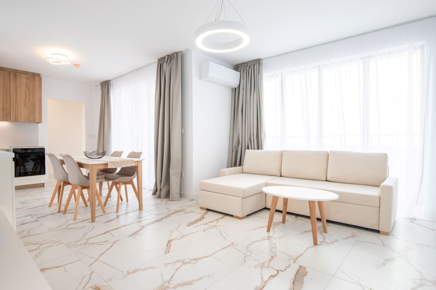 Modernes Studio-Apartment in erster Meereslinie in einem neuen Komplex in Aheloy