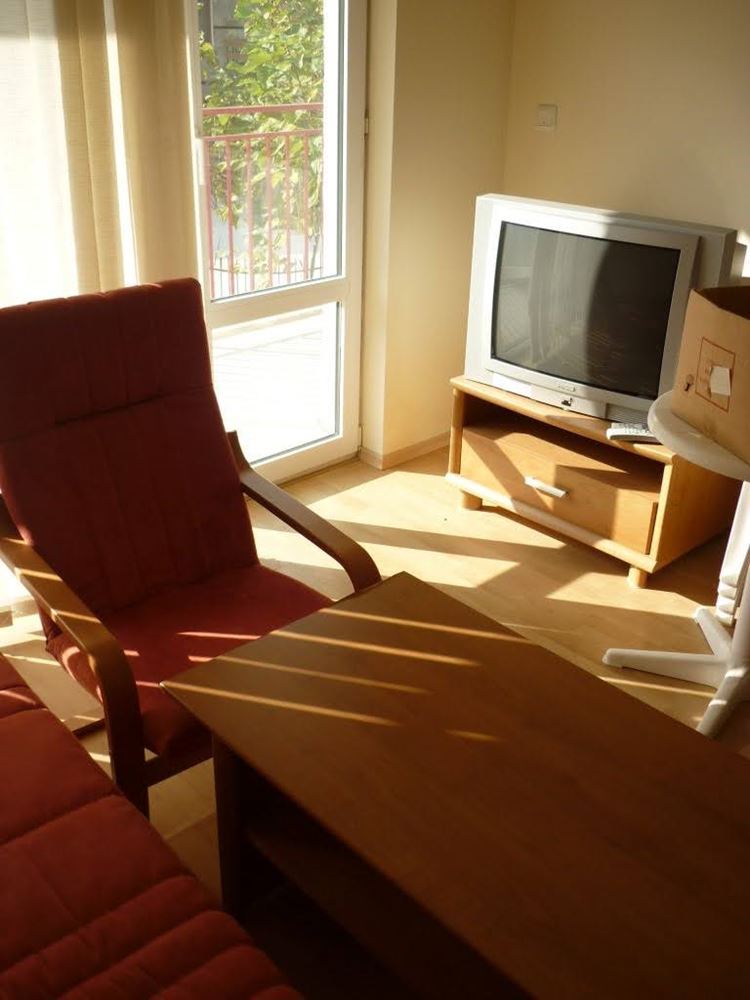 Möblierte Zwei-Zimmer-Wohnung direkt am Strand mit Meerblick in Elenite