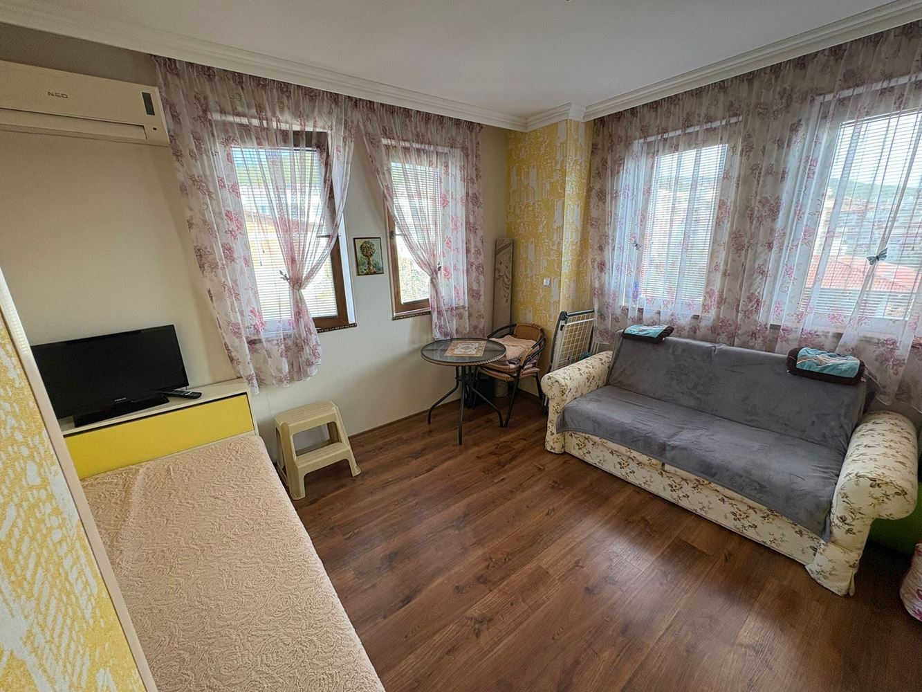 Drei-Zimmer-Wohnung mit Panoramablick auf das Meer in Sveti Vlas – 200 m vom Strand