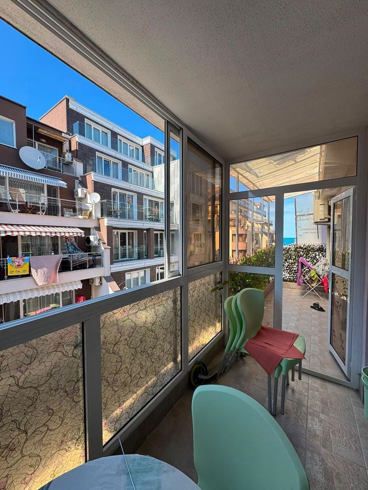 Geräumige 2-Zimmer-Wohnung in der Altstadt von Pomorie – nur 50 Meter vom Strand entfernt mit teilweisem Meerblick