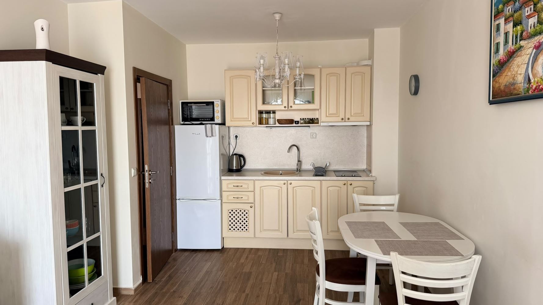 Zweizimmerwohnung mit Panoramablick, nur einen Schritt vom Meer entfernt in Ravda