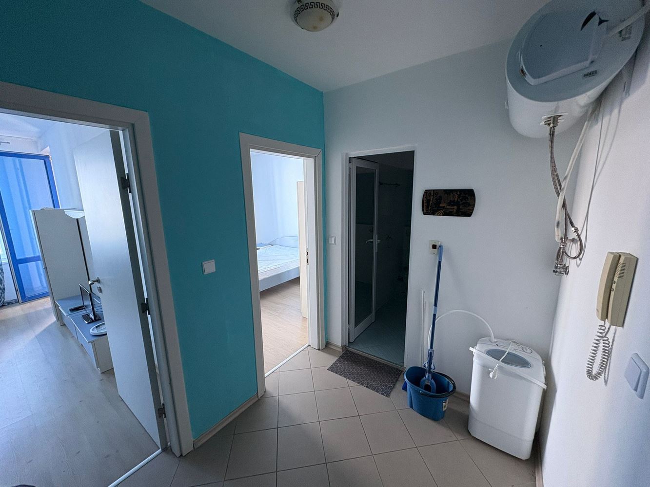 Geräumige Zwei-Zimmer-Wohnung an der ersten Meereslinie in Pomorie