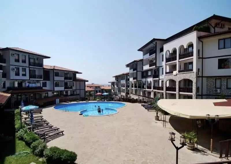 Wohnung in erster Meereslinie in Sveti Vlas – stilvolle Immobilie am Strand und am Yachthafen „Marina Dinevi“