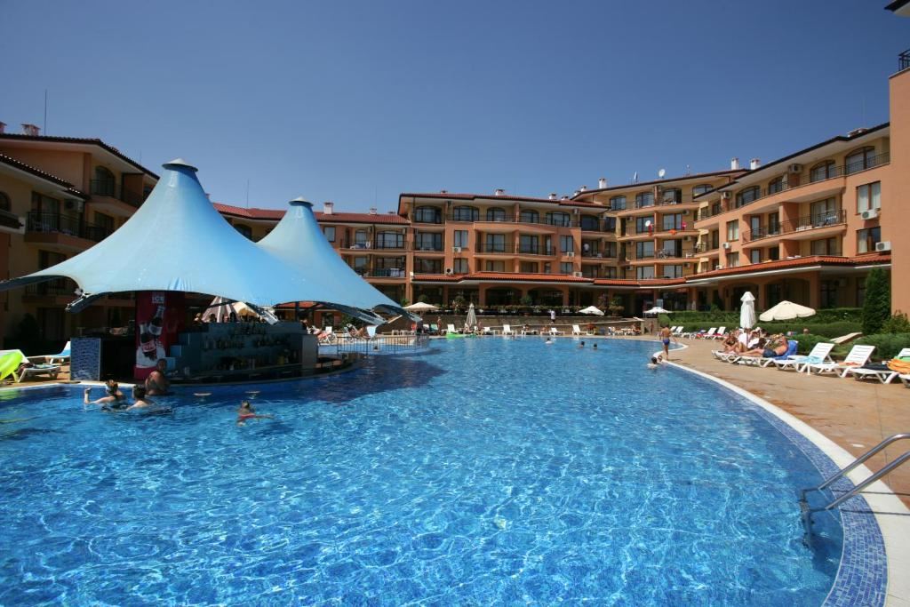 Zweizimmerwohnung mit Poolblick in Sveti Vlas – nur wenige Meter vom Meer entfernt