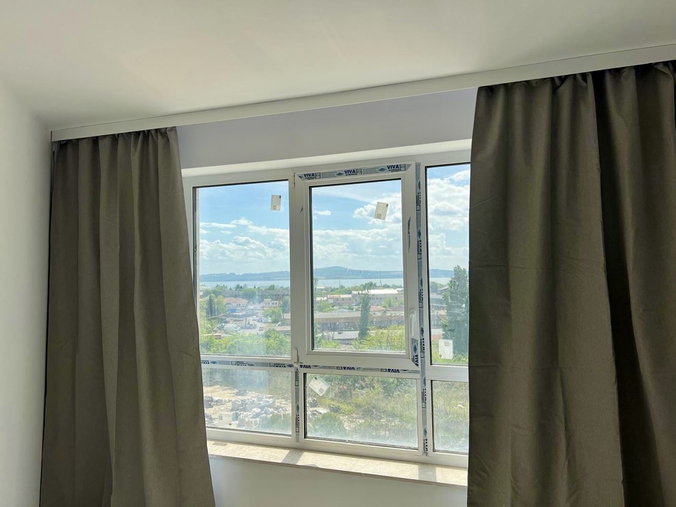 Moderne 2-Zimmer-Wohnung mit Panoramablick in einem renommierten Komplex – bezugsfertig