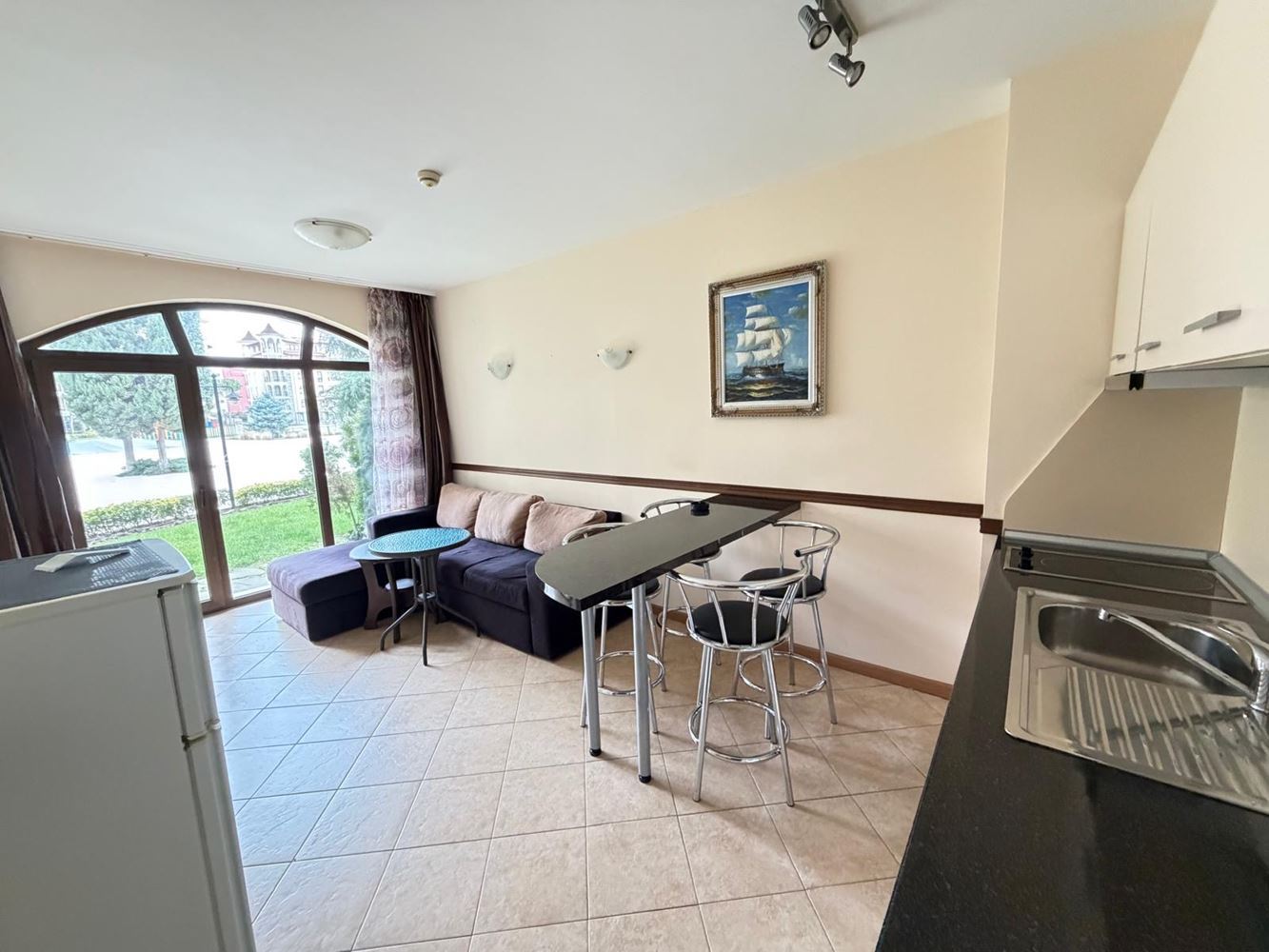 Geräumige Zwei-Zimmer-Wohnung mit direktem Zugang zum eigenen Garten in Sunny Beach – Komfort, Luxus und Gemütlichkeit