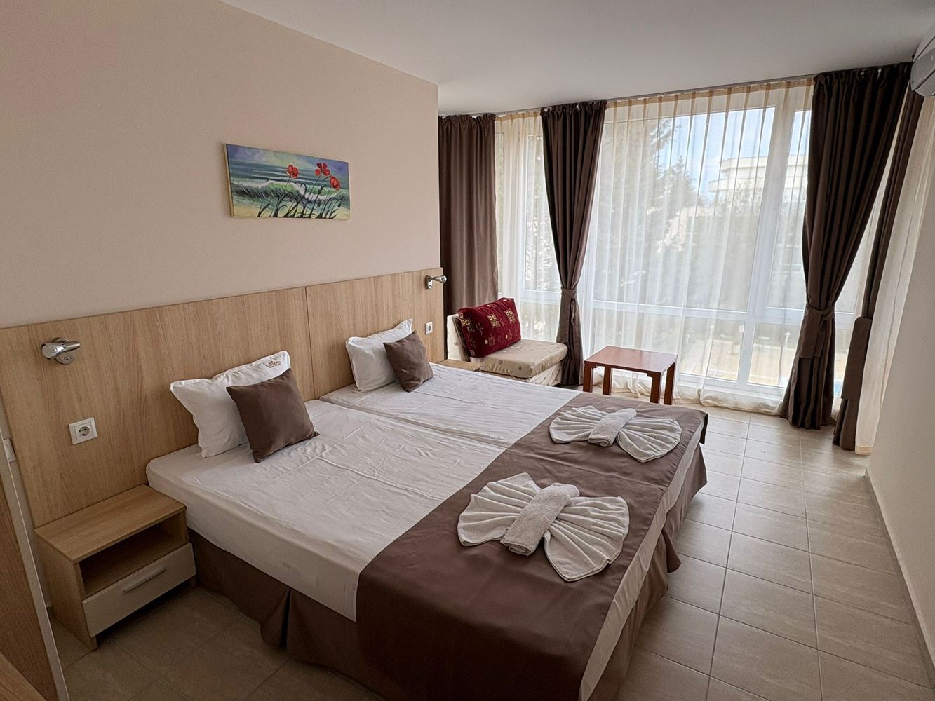 Geräumige Wohnung mit zwei Schlafzimmern, hervorragenden Annehmlichkeiten und bezugsfertig – perfekte Investition und komfortables Zuhause