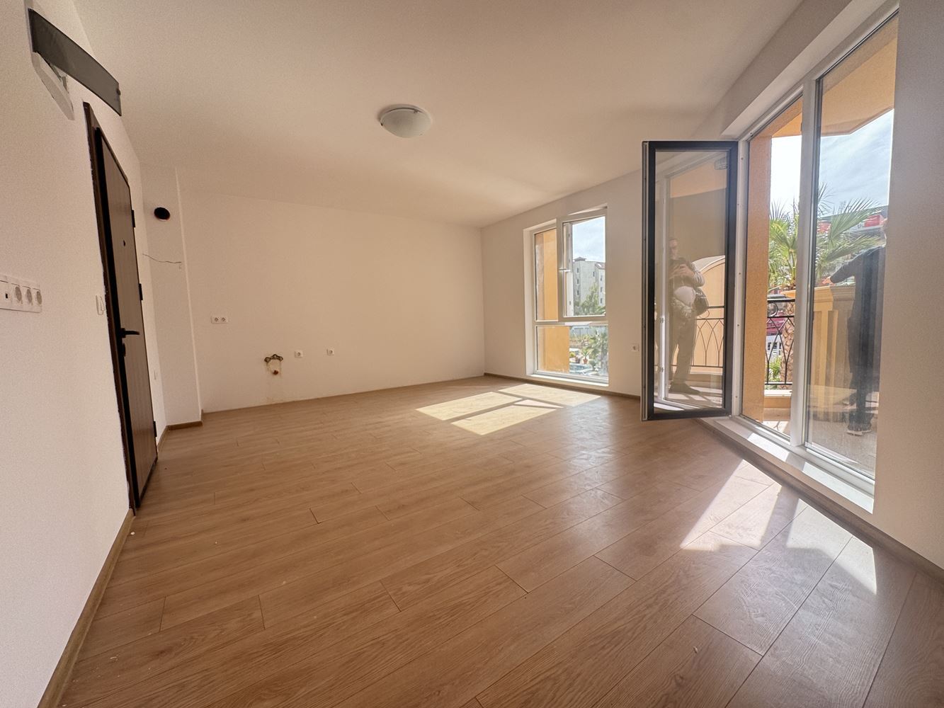 Studio in einer neuen Luxuswohnanlage in Sunny Beach mit Blick auf den Pool und den Garten
