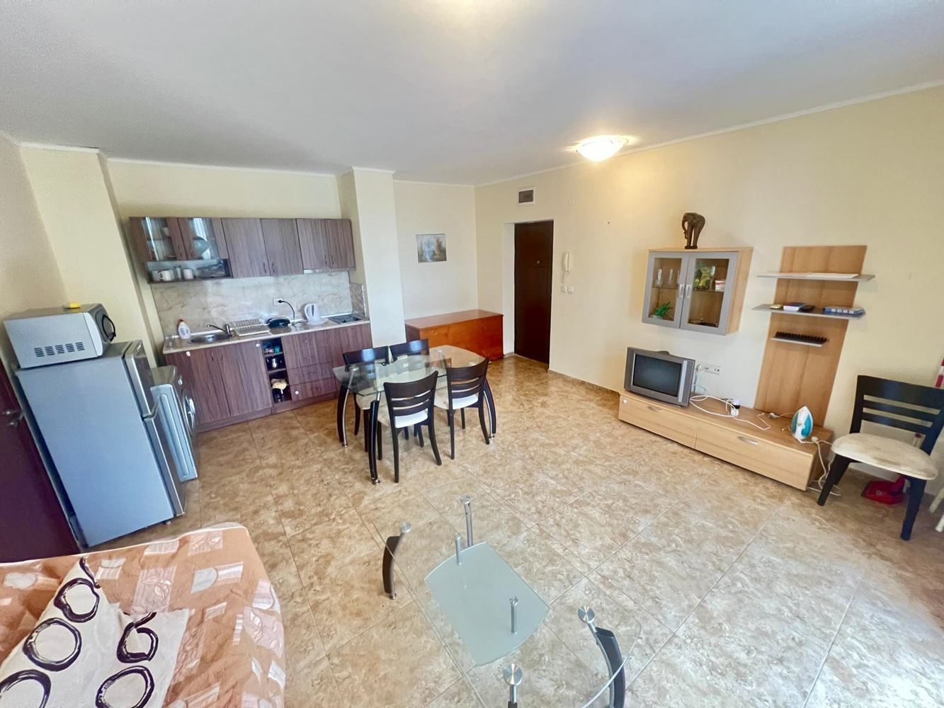 Geräumige Drei-Zimmer-Wohnung mit Poolblick in einer prestigeträchtigen Anlage in Nessebar
