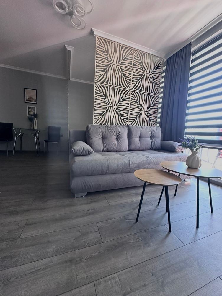 Zwei-Zimmer-Wohnung mit teilweisem Meerblick in Sveti Vlas – möbliert, nach Renovierung, in einer luxuriösen geschlossenen Anlage