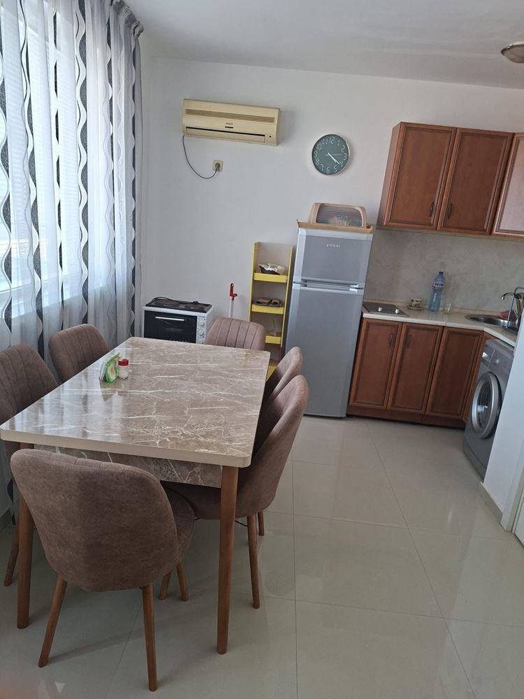 Panorama-2-Zimmer-Wohnung mit Meerblick in Ravda – bezugsfertig