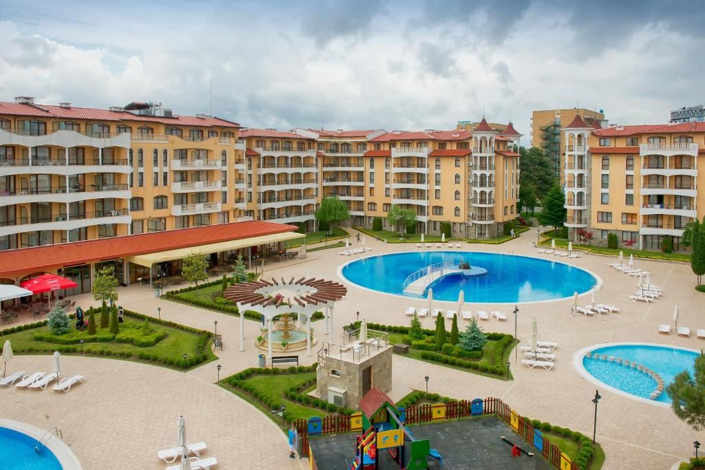 Panorama-2-Zimmer-Wohnung in einer Anlage mit Pools, SPA und einem riesigen grünen Garten in Sonnenstrand