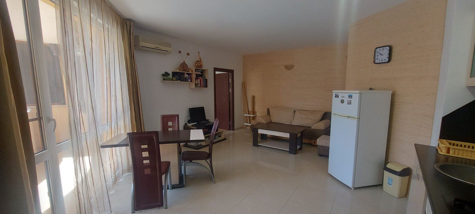 Geräumige Drei-Zimmer-Wohnung in moderner Anlage im Zentrum von Sonnenstrand