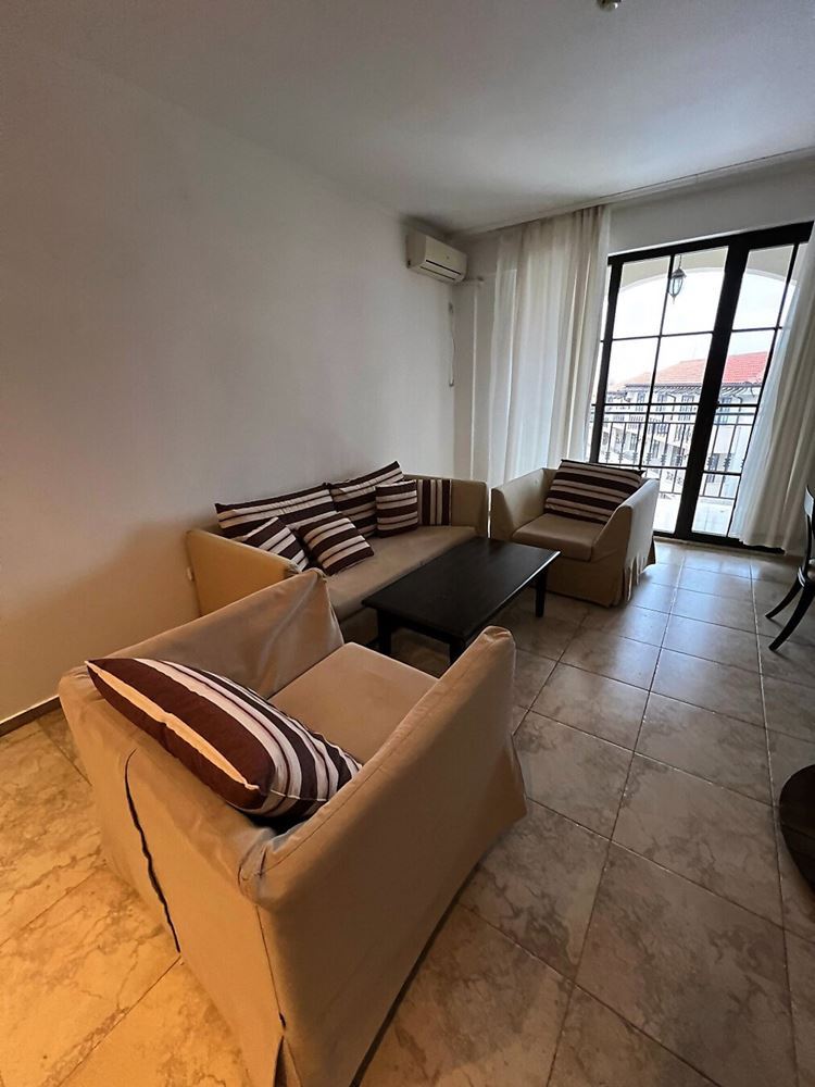 Einzigartige Drei-Zimmer-Wohnung mit Panoramablick auf das Meer und den Pool in erster Meereslinie in Obzor