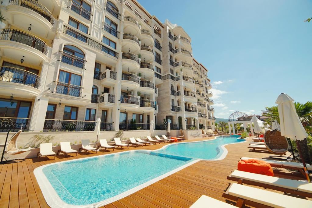 Luxuriöse 2-Zimmer-Wohnung mit Meerblick in einer prestigeträchtigen Anlage 200 Meter vom Strand in Sveti Vlas entfernt