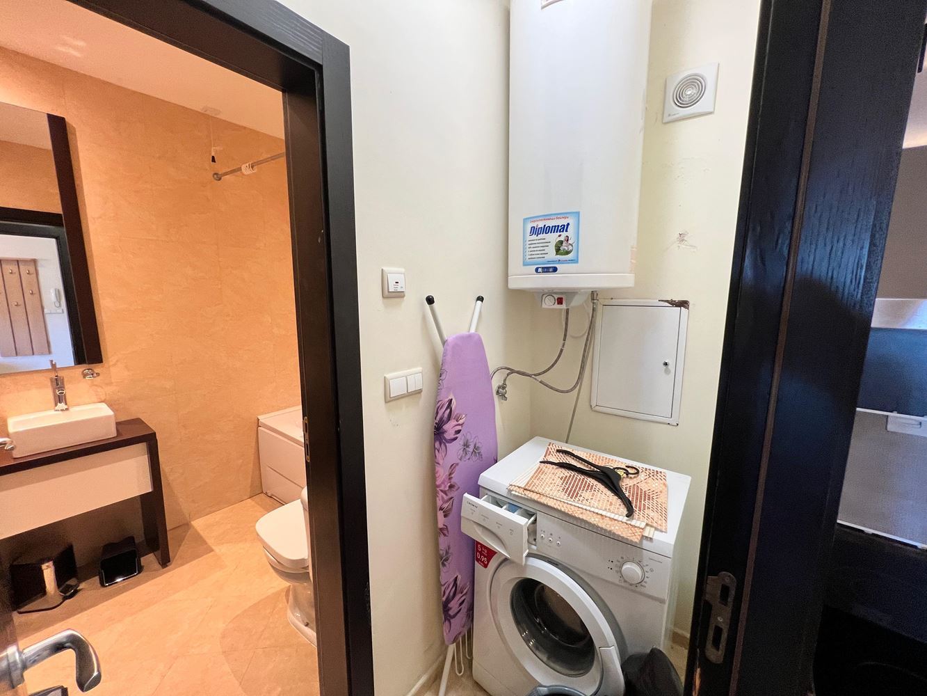 Geräumige Wohnung mit zwei Schlafzimmern und Meerblick in einem luxuriösen Komplex in erster Meereslinie in Sveti Vlas