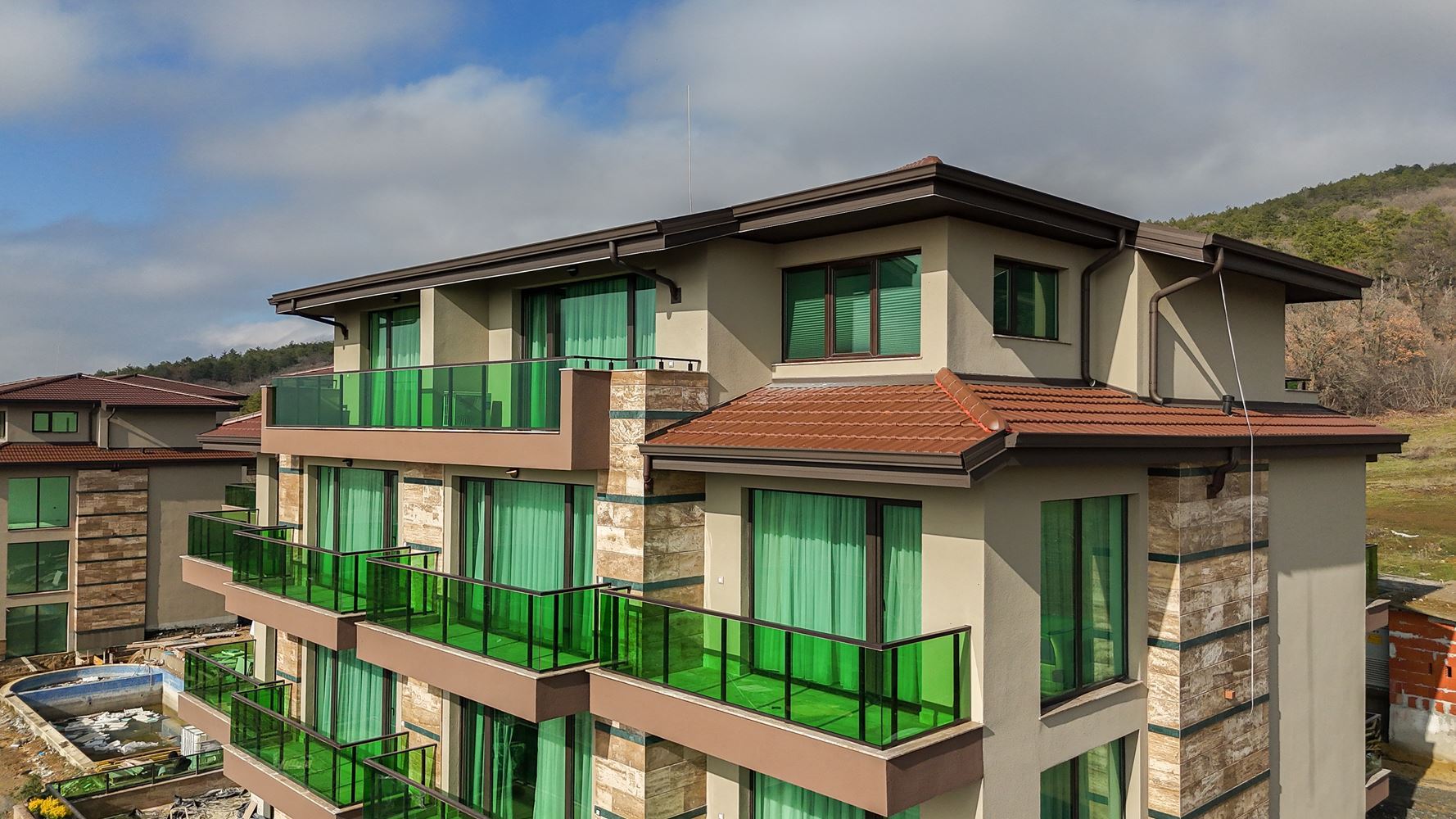 Zweizimmerwohnung mit Meerblick und Designer-Renovierung in einer grünen Anlage in Sonnenstrand