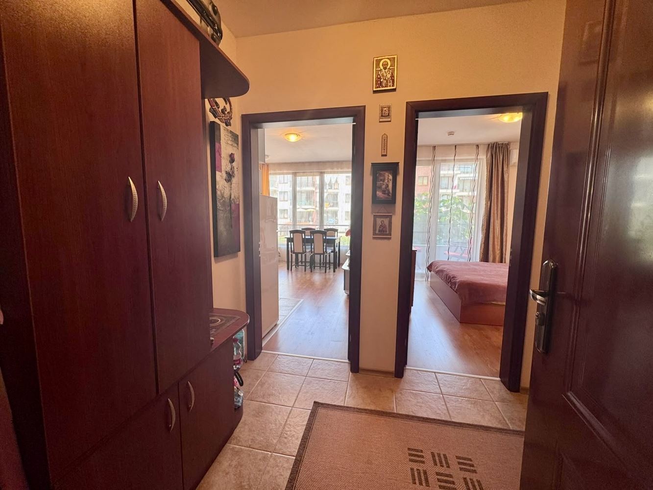 Komfortable 2-Zimmer-Wohnung mit großzügiger Terrasse und Poolblick in einer luxuriösen Anlage in Nessebar