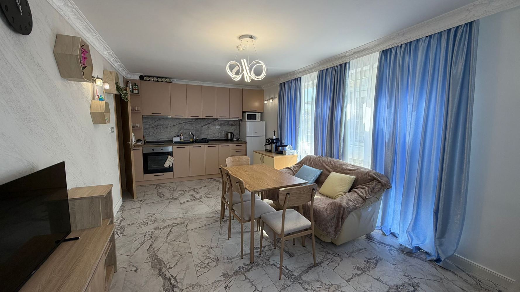 Geräumige Zwei-Zimmer-Wohnung 300 m vom Meer in Sunny Beach – Komfort, Sicherheit und hervorragende Investition