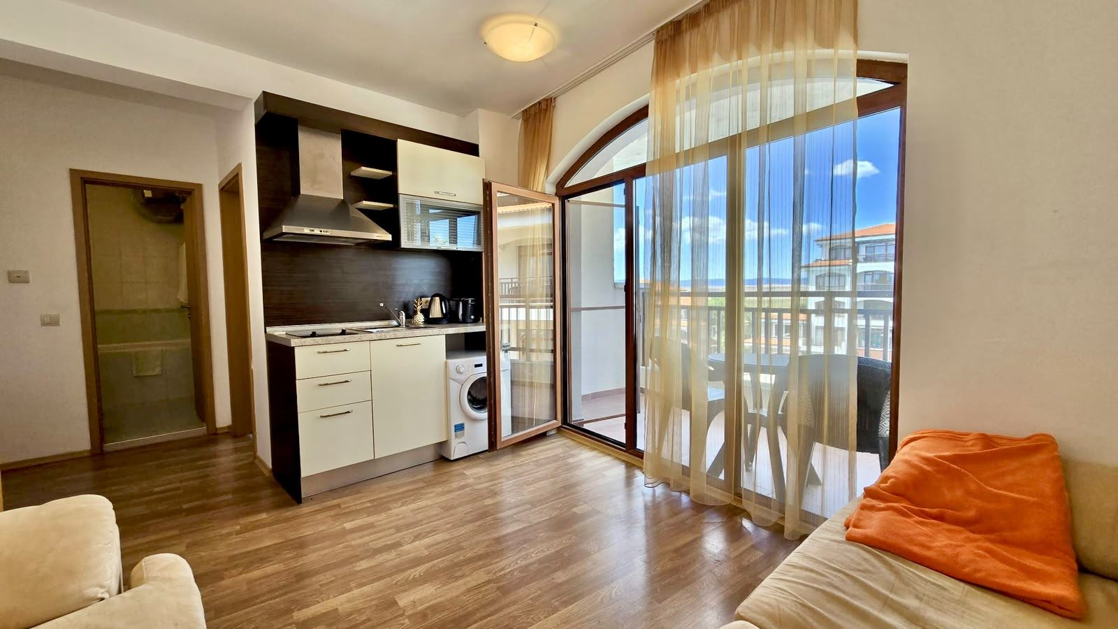 Attraktive 2-Zimmer-Wohnung mit Poolblick in Aheloy