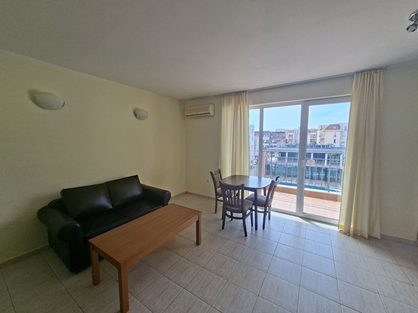 Geräumige Ein-Zimmer-Wohnung mit voller Resort-Infrastruktur in Sonnenstrand