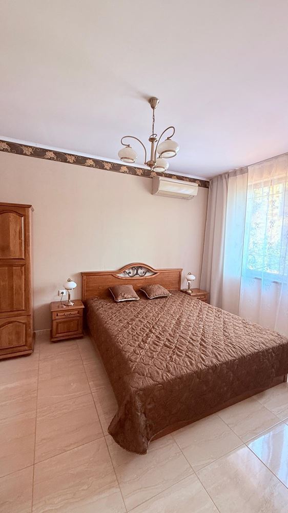 Luxuriöse 2-Zimmer-Wohnung in einer Anlage in Nessebar – 200 m vom Strand, Pool- und Gartenblick