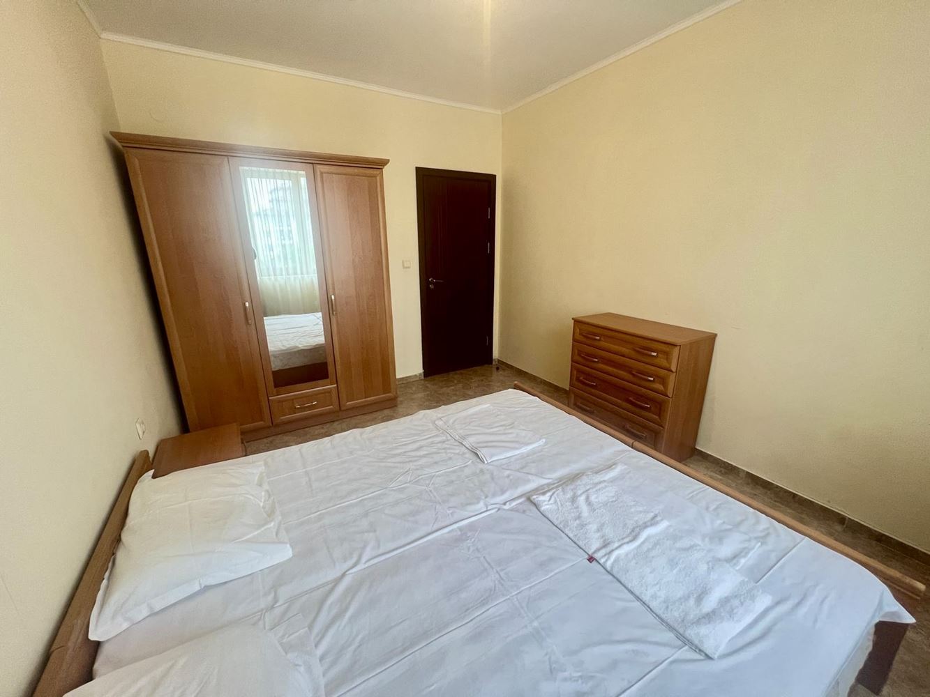 Geräumige Drei-Zimmer-Wohnung mit Poolblick in einer prestigeträchtigen Anlage in Nessebar