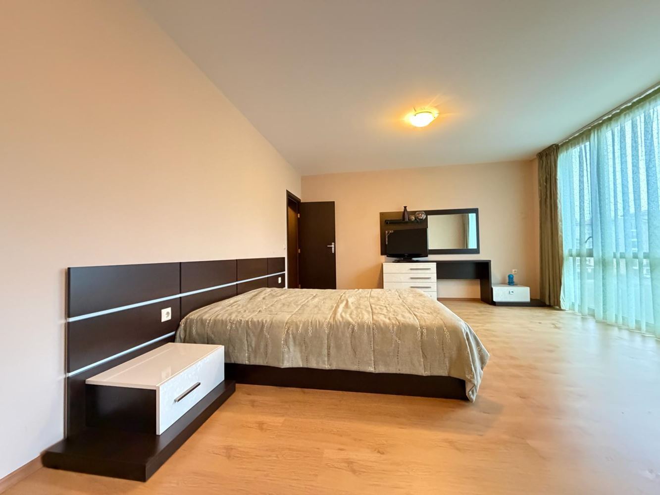 Großzügige 3-Zimmer-Wohnung in Nessebar – voll möbliert, in ruhiger und schnell wachsender Gegend nahe dem Meer