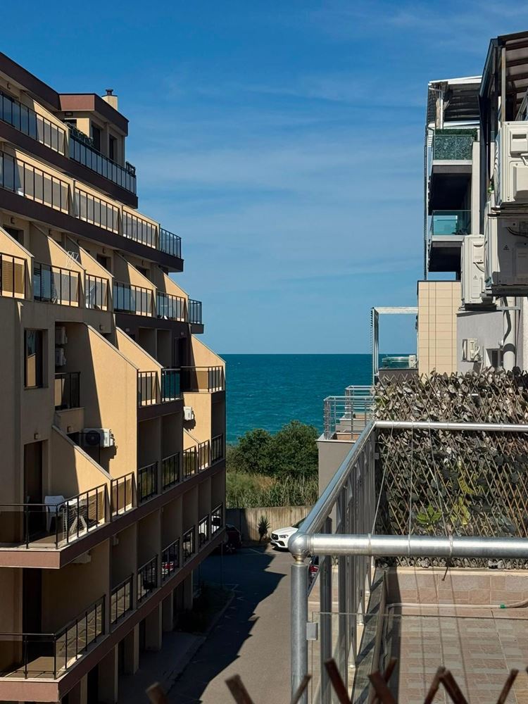 Geräumige 2-Zimmer-Wohnung in der Altstadt von Pomorie – nur 50 Meter vom Strand entfernt mit teilweisem Meerblick