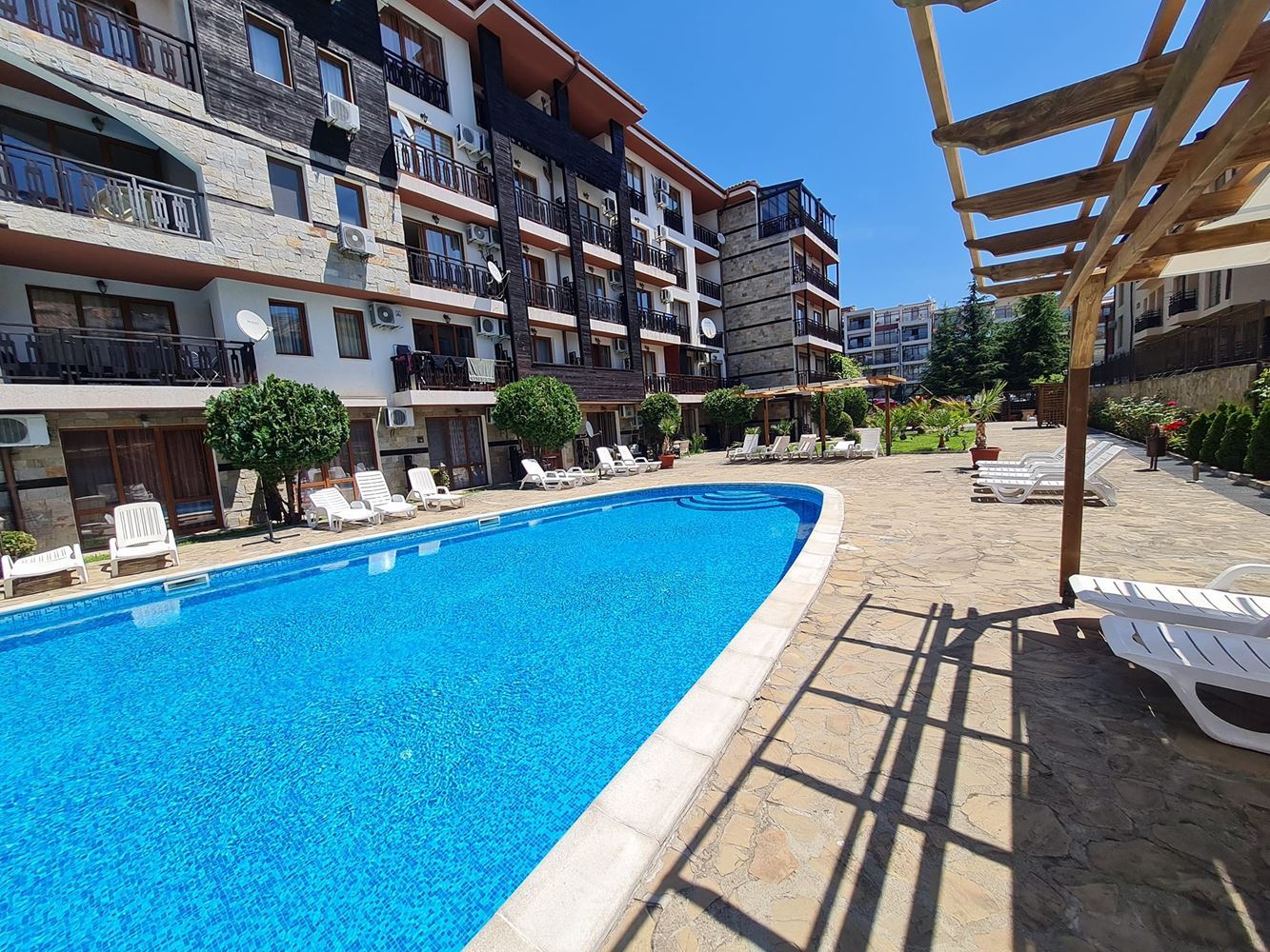Stilvolle und gemütliche Wohnung mit direktem Zugang zum Pool – modernes Studio in einer geschlossenen Anlage, 300 m vom Meer entfernt