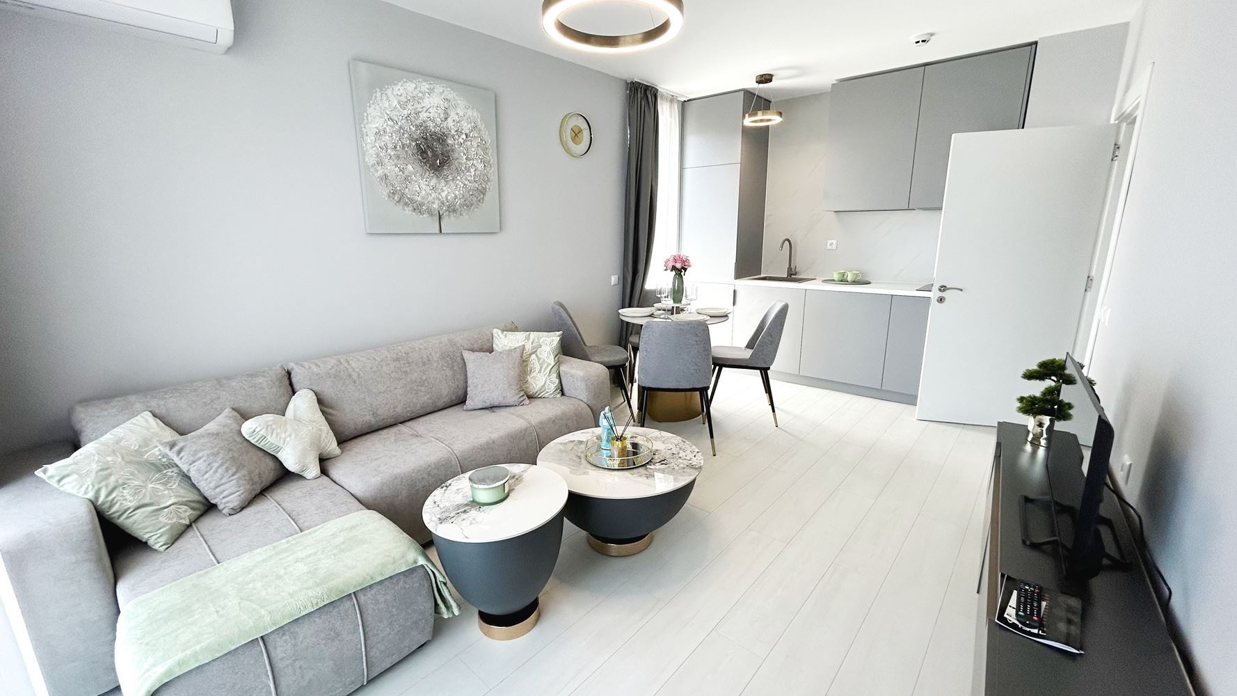Elegante 3-Zimmer-Wohnung mit Panoramablick auf das Meer in erster Meereslinie in Sonnenstrand