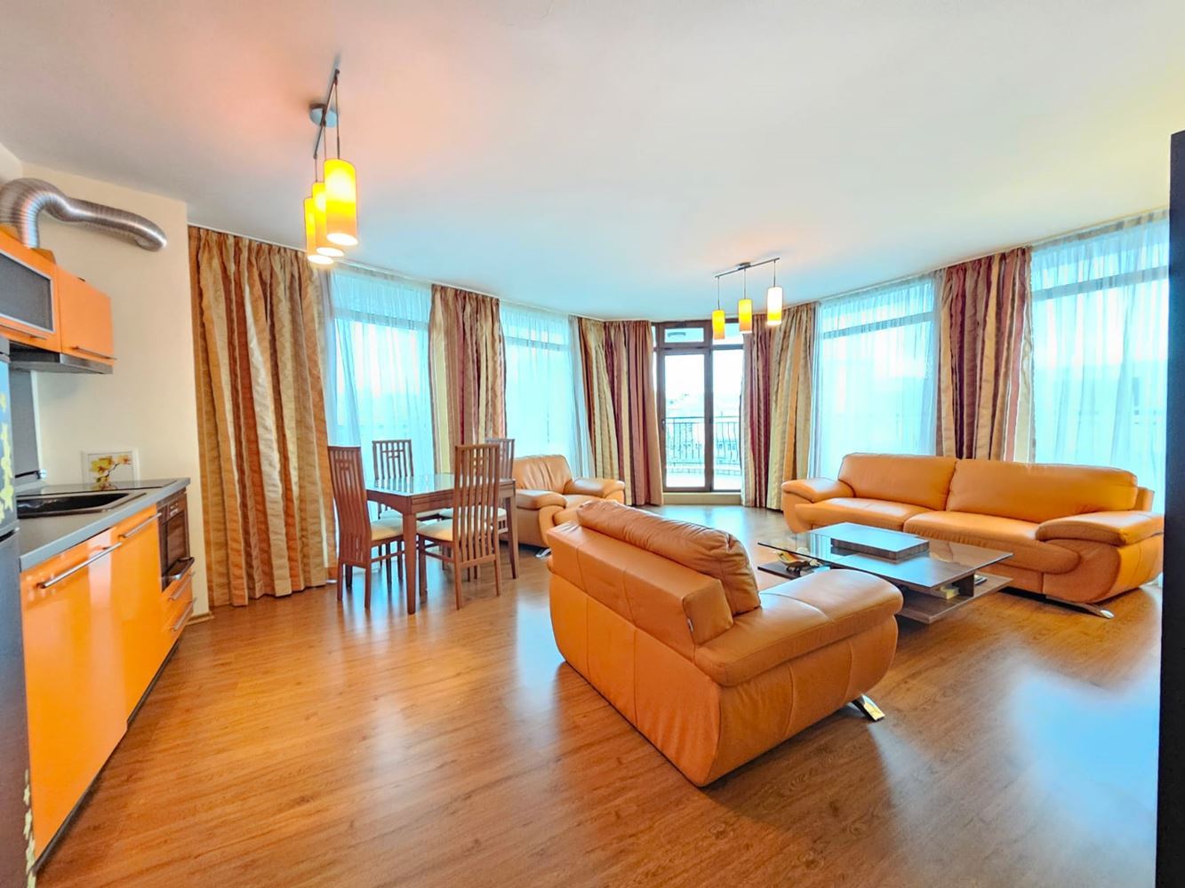 Geräumige Drei-Zimmer-Wohnung in erster Meereslinie in Sozopol mit einzigartiger Panoramaterrasse