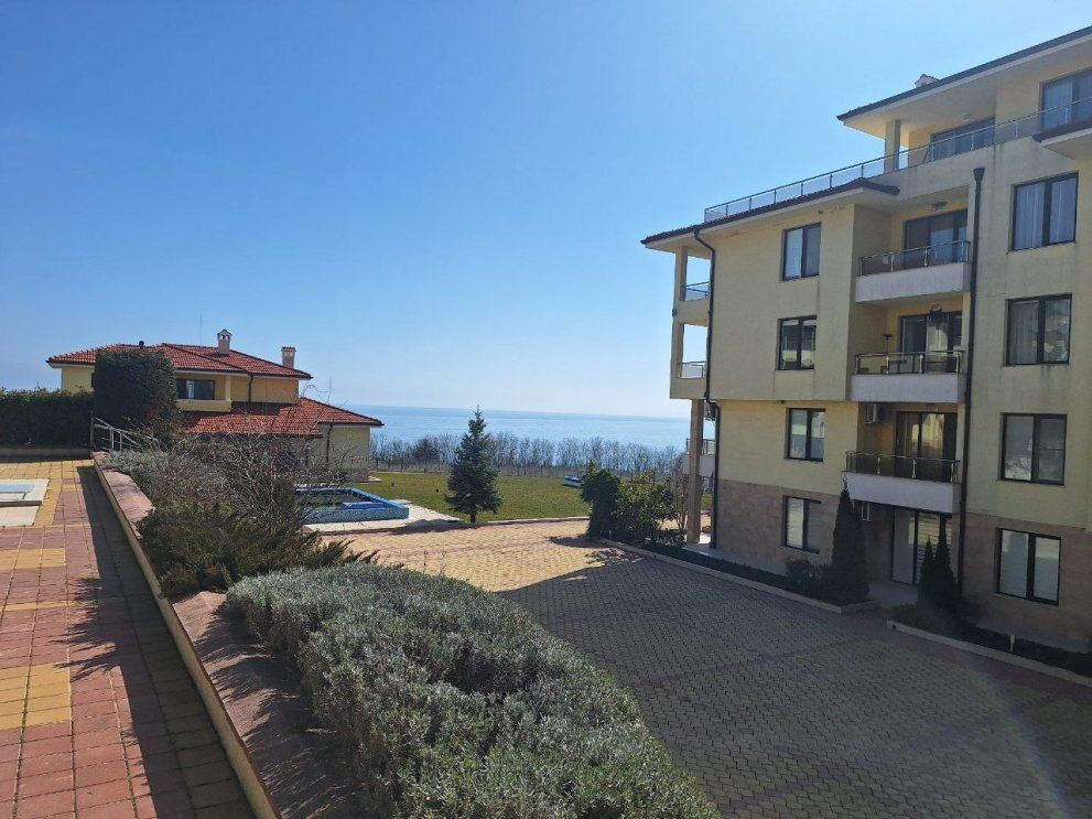 Möblierte 2-Zimmer-Wohnung in erster Meereslinie mit Meerblick in Byala