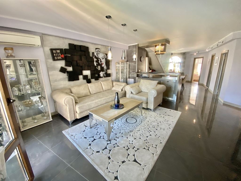 Einzigartige Maisonette-Wohnung in einer Premiumanlage in der Stadt Nessebar