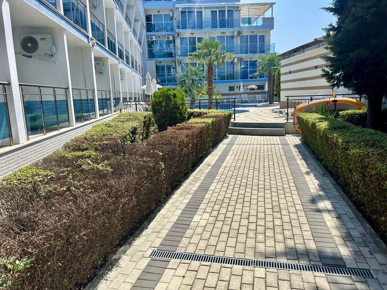 Gemütliches und geräumiges Studio in Ahtopol – bezugsfertig, mit Act 16 und Blick auf den Swimmingpool