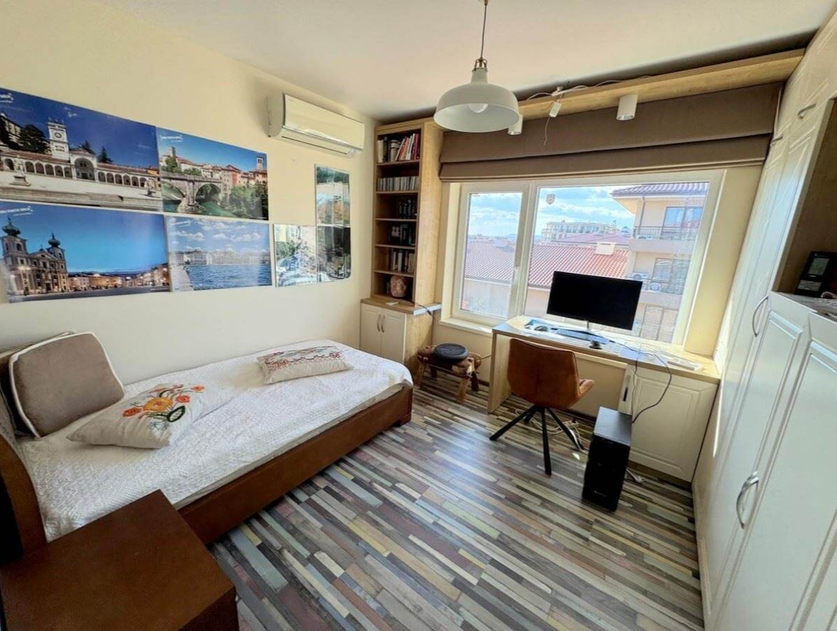 Wohnung mit zwei Schlafzimmern in einer престижен geschlossenen Anlage in Sweti Wlas – erste Linie von Komfort und Natur
