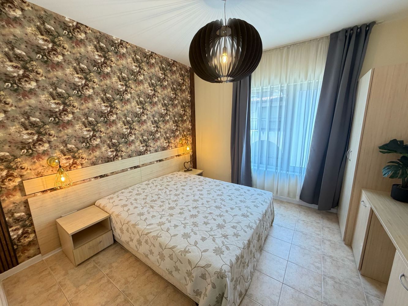 Helle und großzügige Wohnung mit einem Schlafzimmer und wunderschönem Poolblick an der Grenze zwischen Sonnenstrand und Sweti Wlas