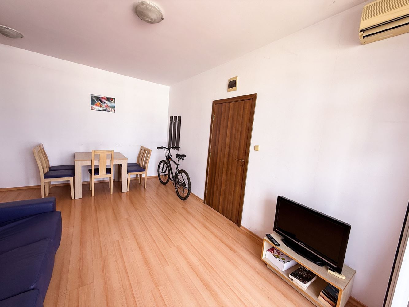 3-Zimmer-Wohnung mit Poolblick in einem gepflegten Komplex nahe Sonnenstrand