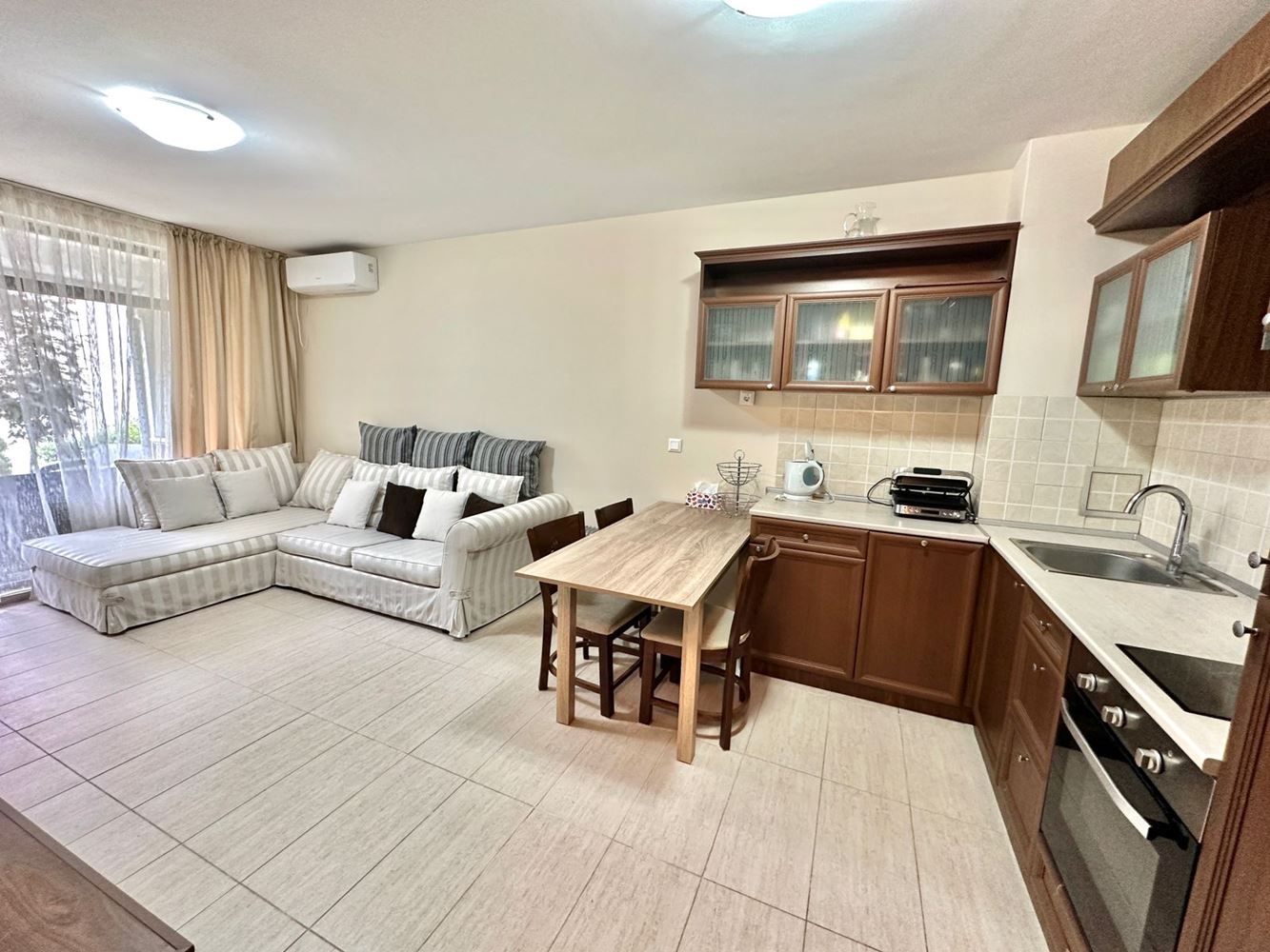 Gemütliche Zweizimmerwohnung nur wenige Meter vom Kavatsi-Strand entfernt – Komfort, Ruhe und mediterranes Ambiente am Meer