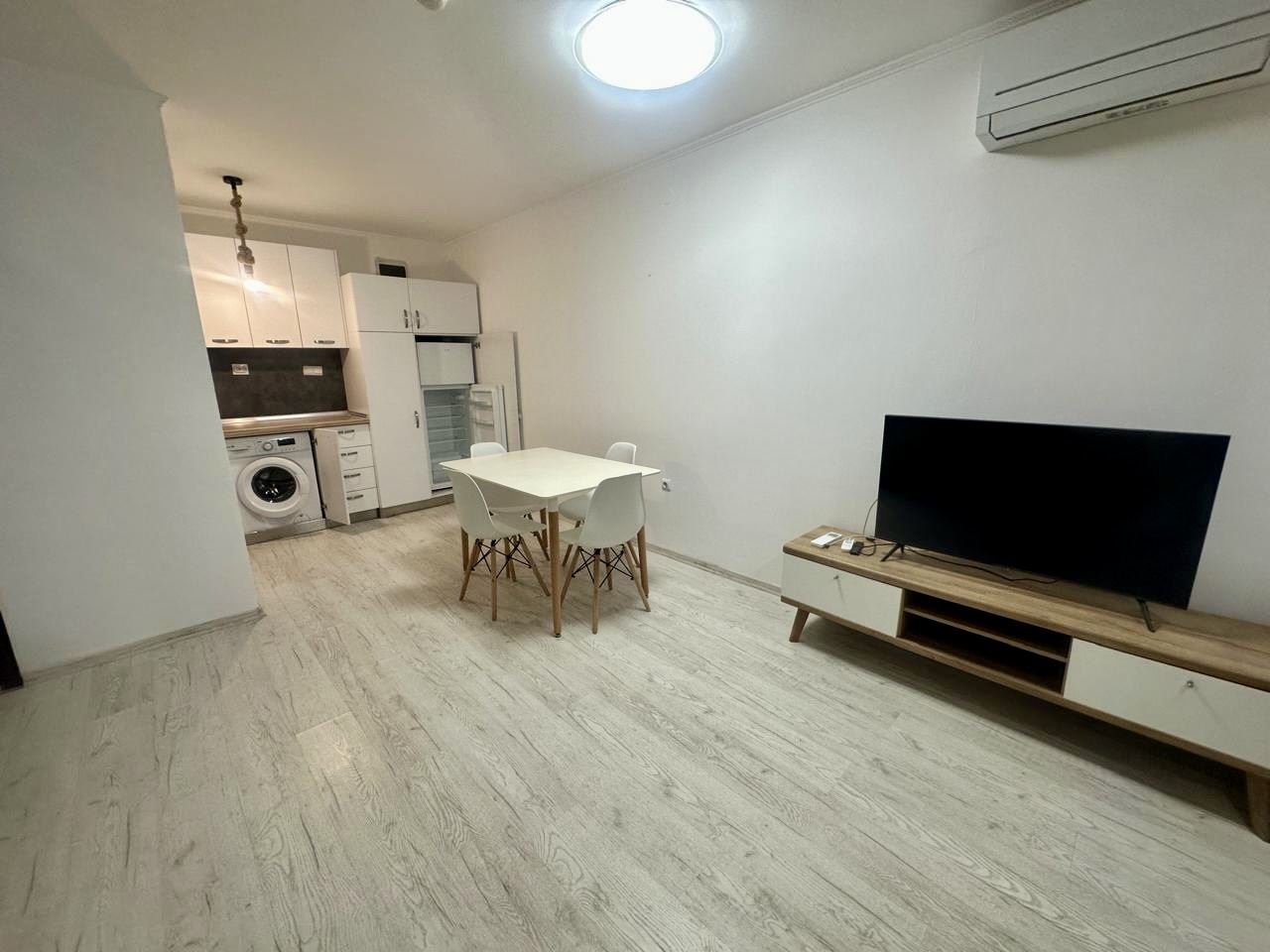 Geräumiges Erdgeschoss-Studio mit Terrasse und Möglichkeit zur Umwandlung in eine Ein-Zimmer-Wohnung – nur 300 m vom Meer