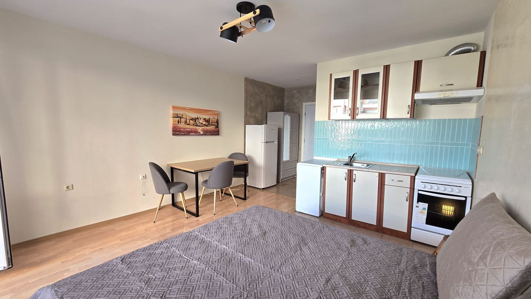 Helles Studio mit Poolblick in einer modernen Wohnanlage in Sonnenstrand